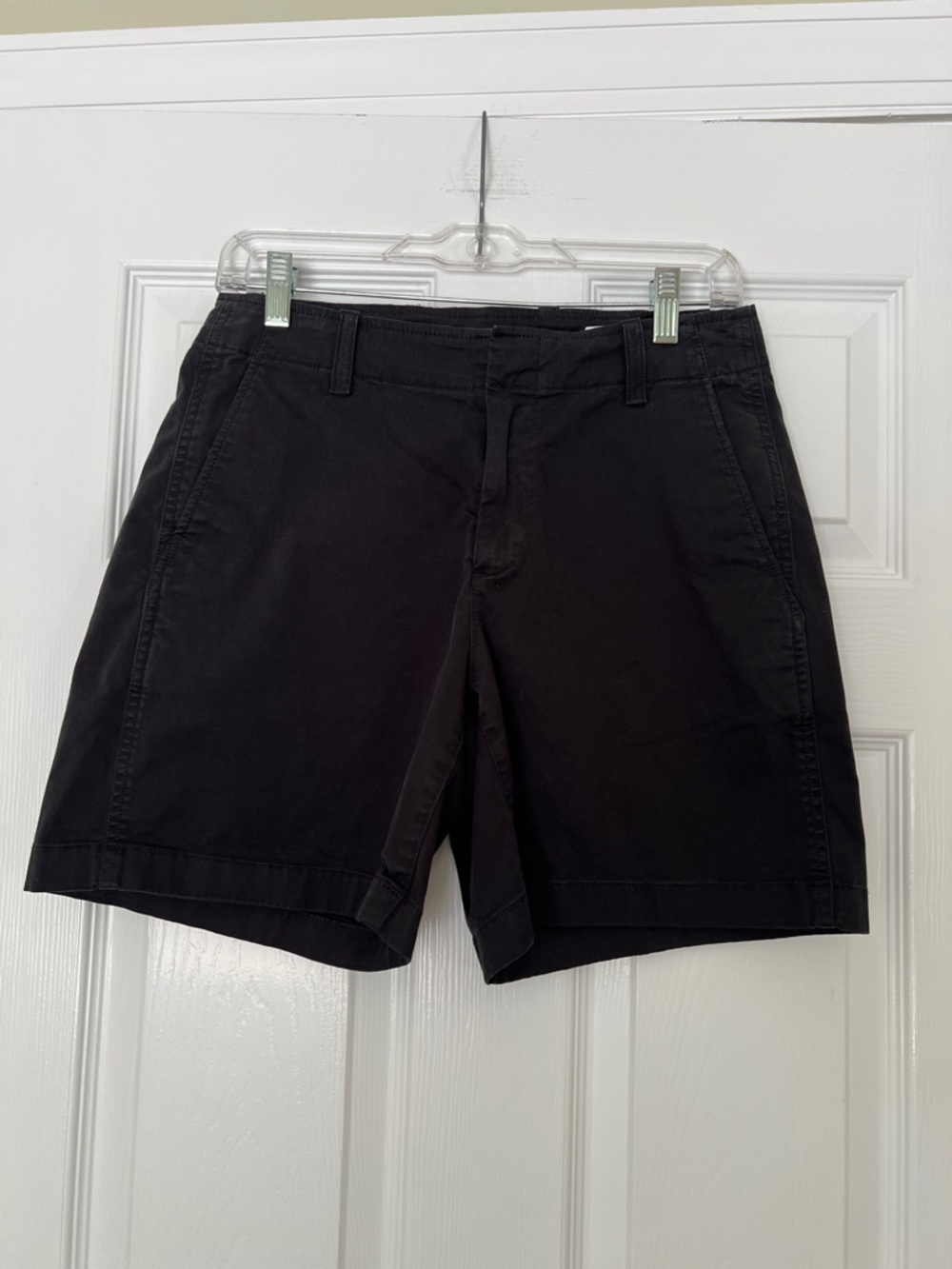 GAP Downtown Khaki Short 7" black size 6